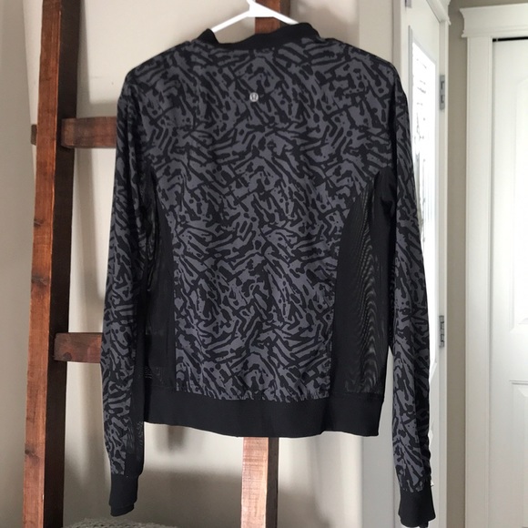 Size 10 lululemon light jacket - Picture 2 of 2